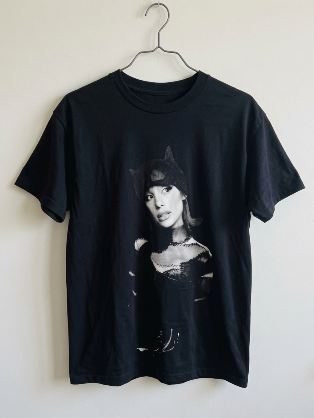 Ariana Grande Black T-shirt